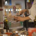 chef demonstrating piçada technique