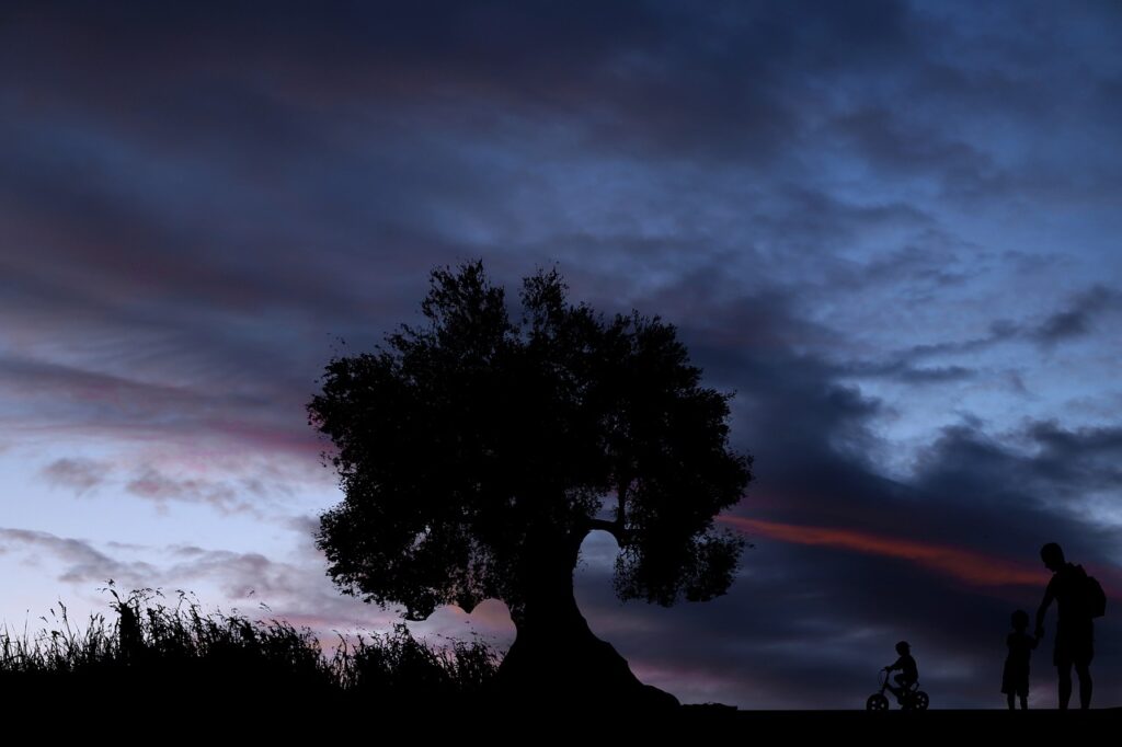 father and child silhouette