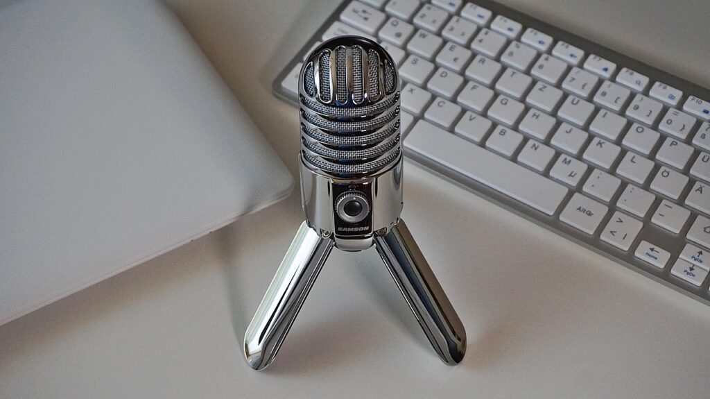 podcast microphone listener