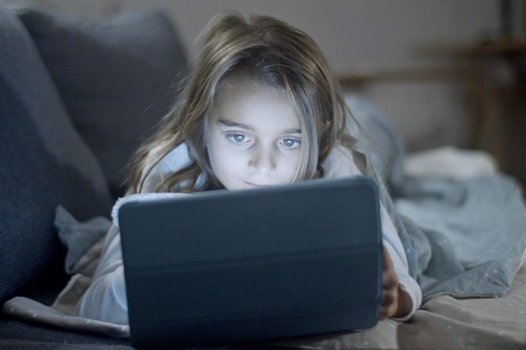 child using tablet privacy
