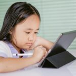 child using tablet privacy