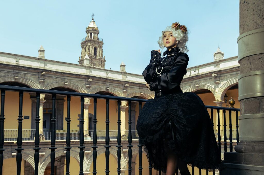 historical androgynous fashion figures