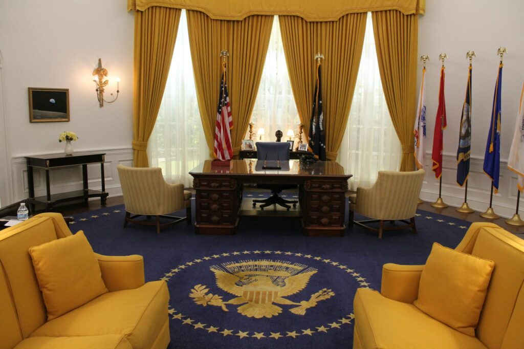 presidential seal quill pen