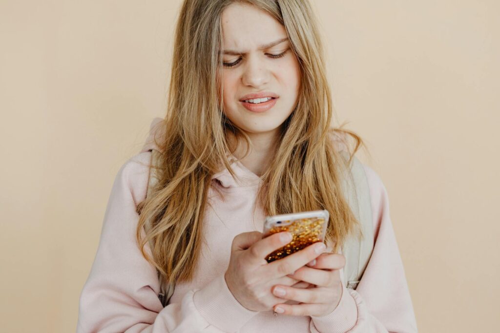 teenagers on phones social media