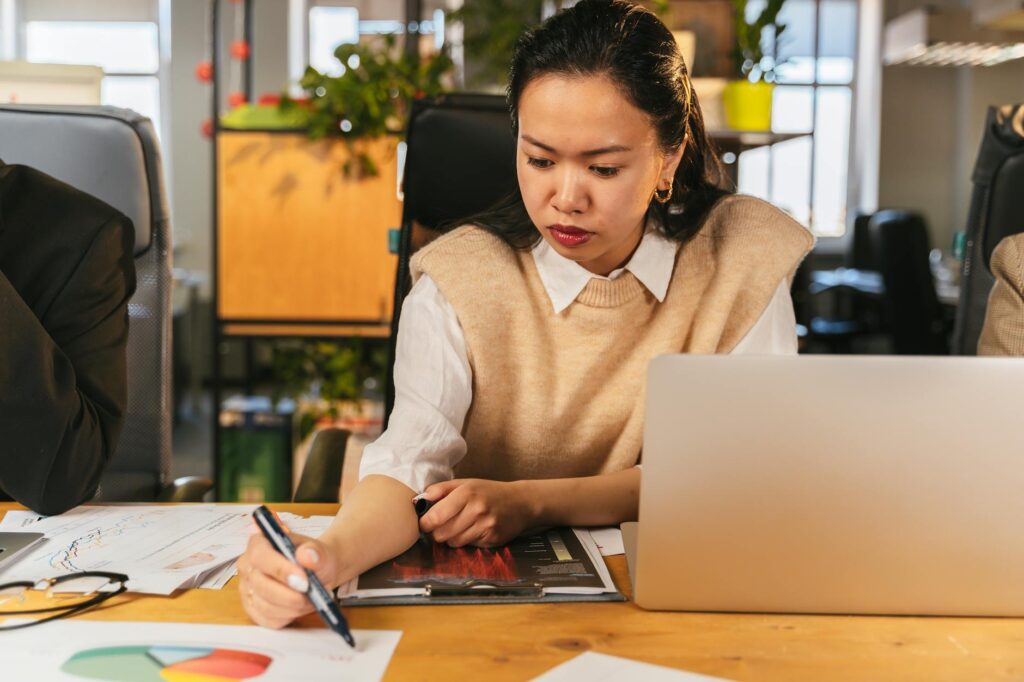 woman analyzing blog analytics